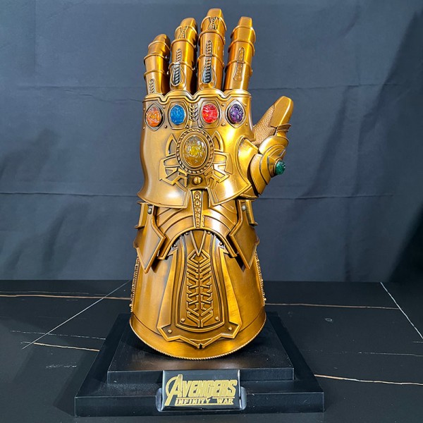 Luxe The Infinity Gauntlet - Thanos - 40cm